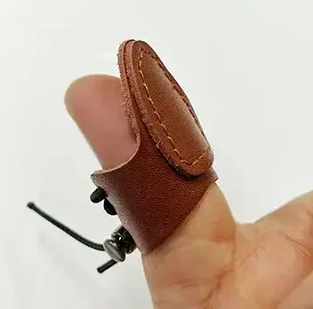 Leather thumb ring