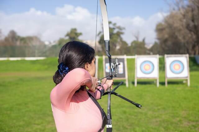 Female archer using bow stabilizers